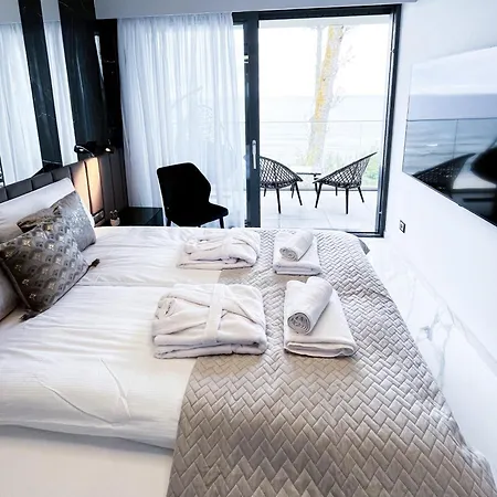 公寓 Lux - Bath With A Baltic View - Access 里沃